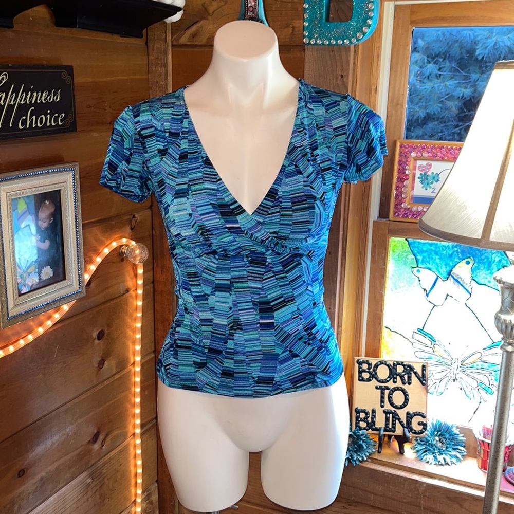 BY CHOICE CALIFORNIA Super Sexy Jr’s size S several shade of blue cold shoulder